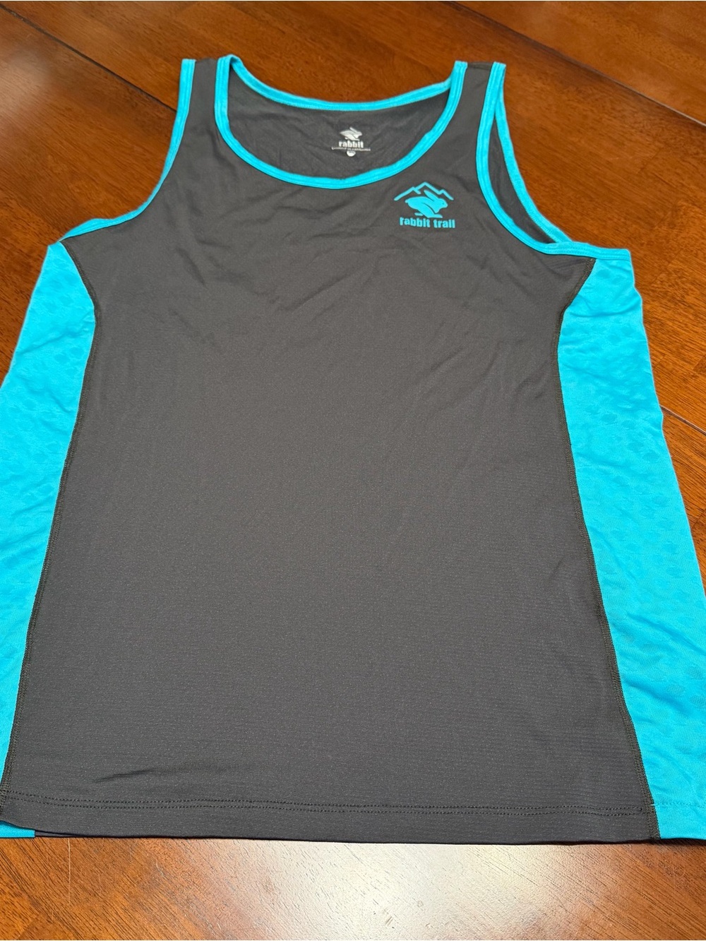 Rabbit Running Men’s EZ Performance Trail Tank Top Size M Blue Gray Logo Gym